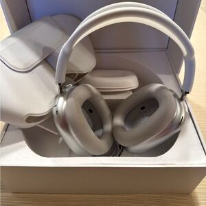 Silver AirPod maxes